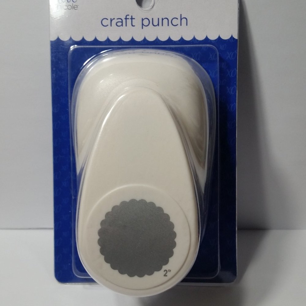 Lever Action Craft Punch Scalloped Edge Circle 2"